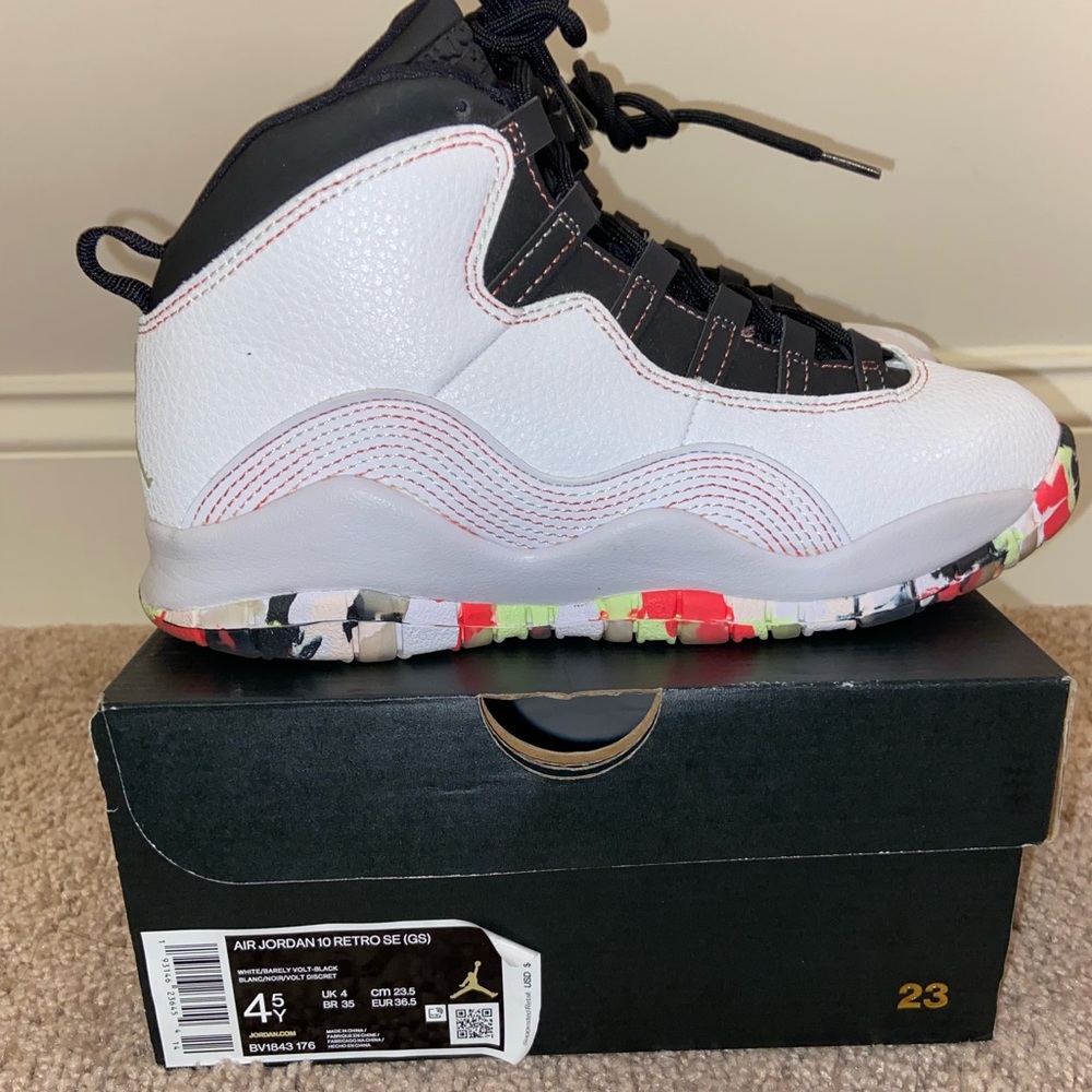 Air Jordan 10 Retro SE Barely Volt - Picture 4 of 8